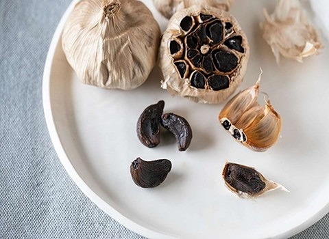 خرید و فروش سیر سیاه اصل با شرایط فوق العاده